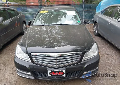 2013 Mercedes-Benz C 300 Luxury 4Matic/Sport 4Matic из США, поврежденный, VIN WDDGF8AB2DR274240